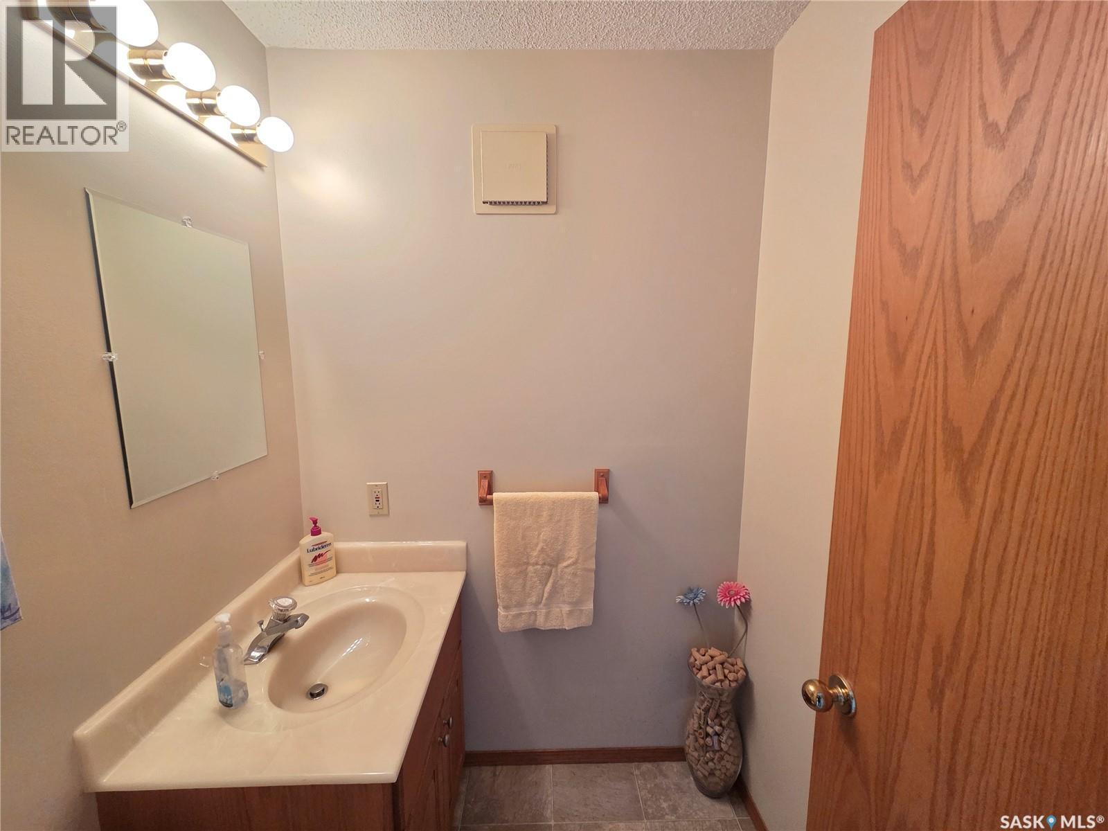 509 Carlyle Avenue, Carlyle, SK - Indoor Photo Showing Bathroom