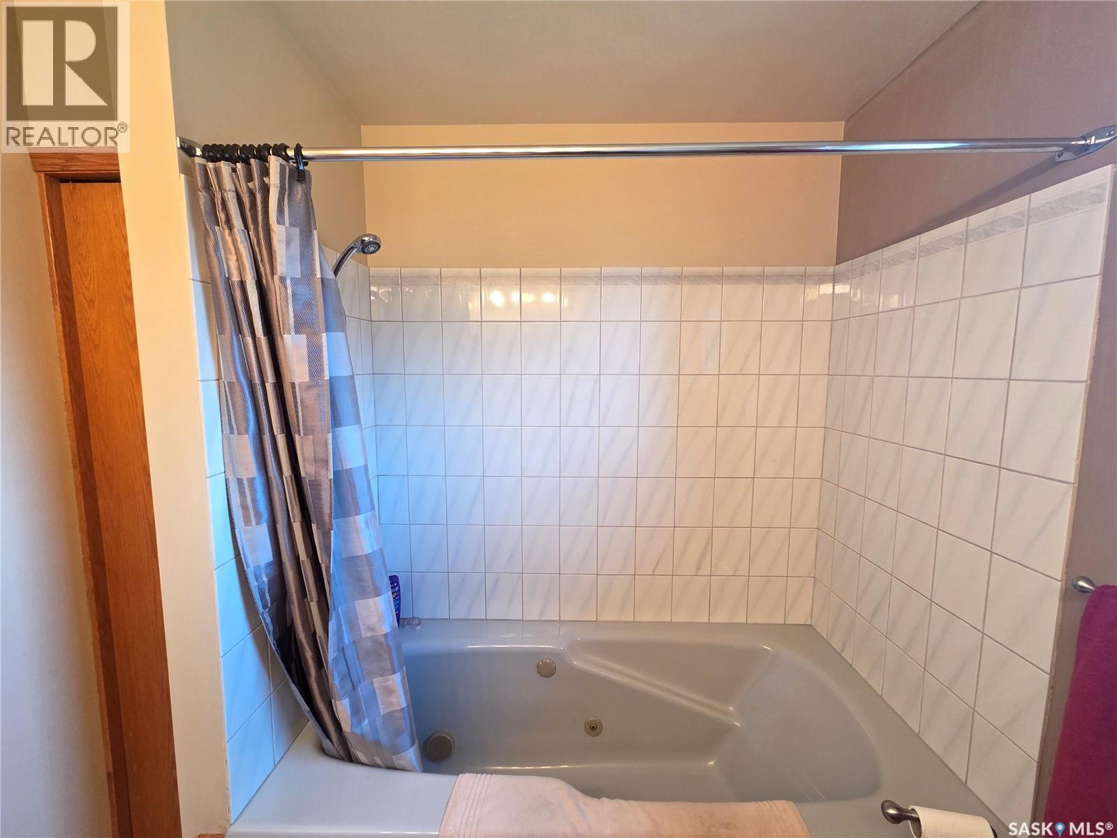 509 Carlyle Avenue, Carlyle, SK - Indoor Photo Showing Bathroom