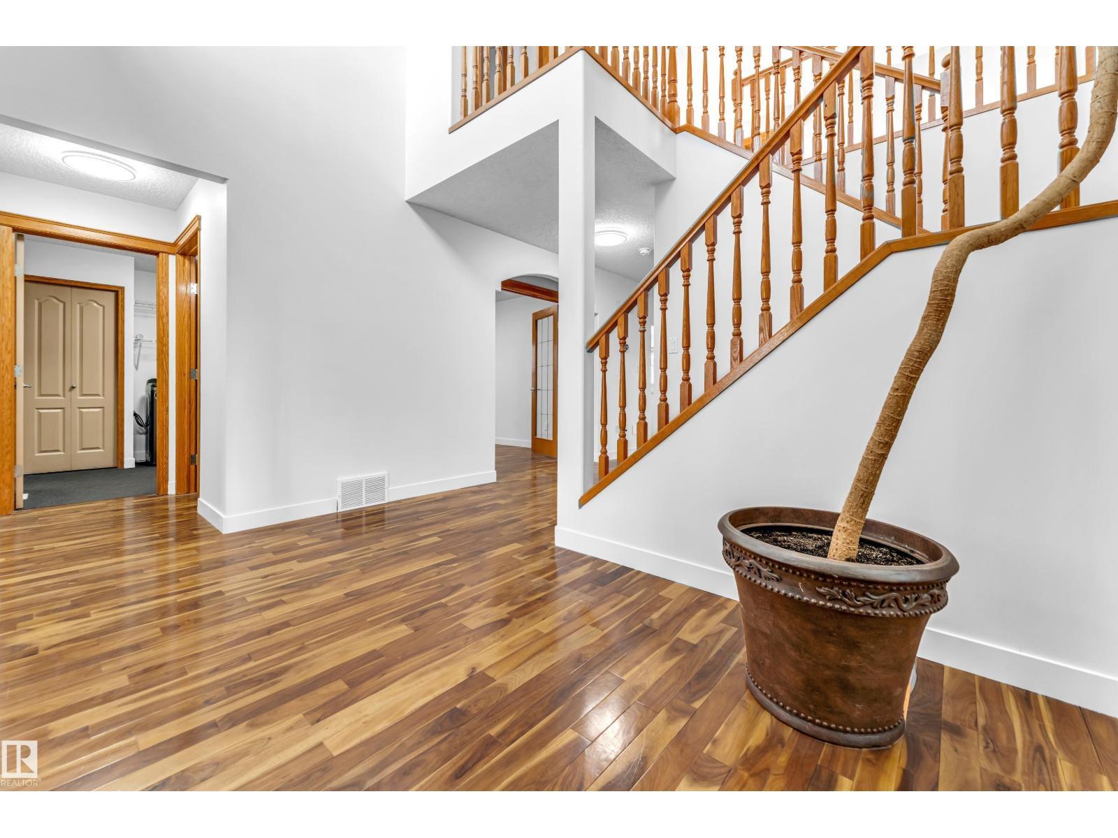 10621 175A Av Nw, Edmonton, AB - Indoor Photo Showing Other Room