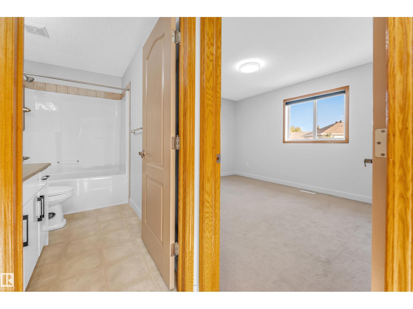 10621 175A Av Nw, Edmonton, AB - Indoor Photo Showing Other Room