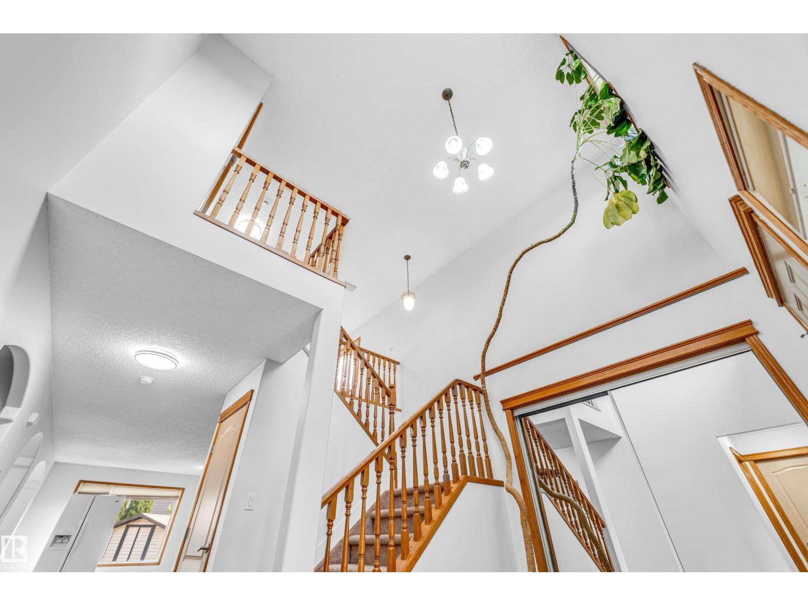 10621 175A Av Nw, Edmonton, AB - Indoor Photo Showing Other Room