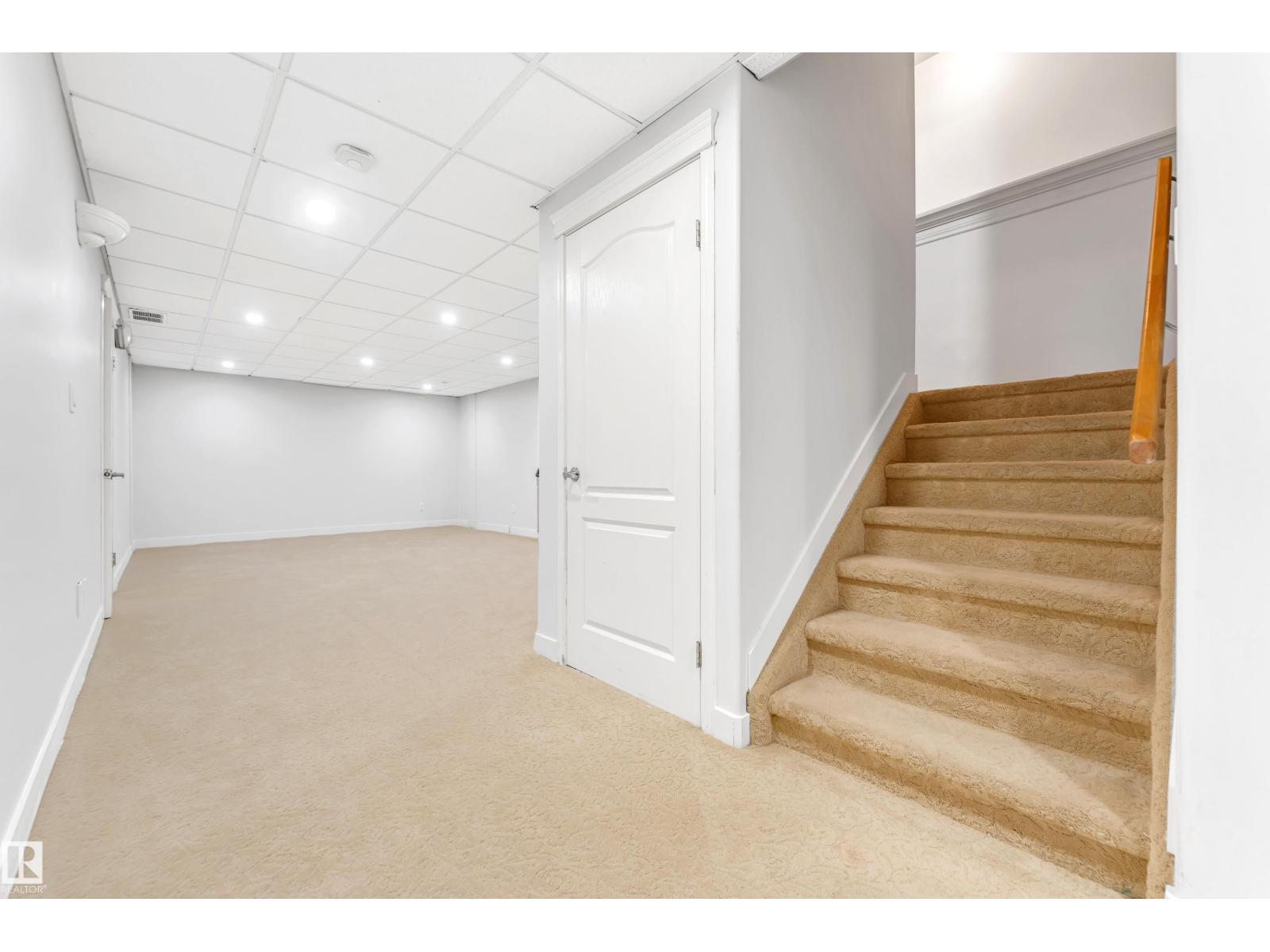 10621 175A Av Nw, Edmonton, AB - Indoor Photo Showing Other Room
