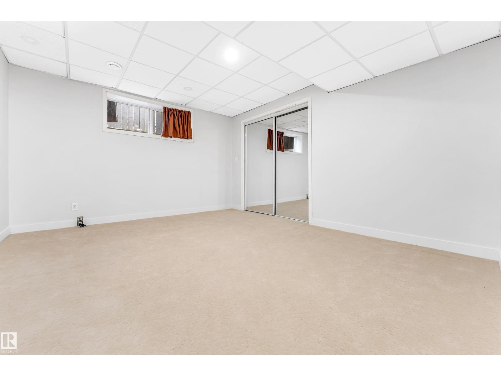 10621 175A Av Nw, Edmonton, AB - Indoor Photo Showing Other Room