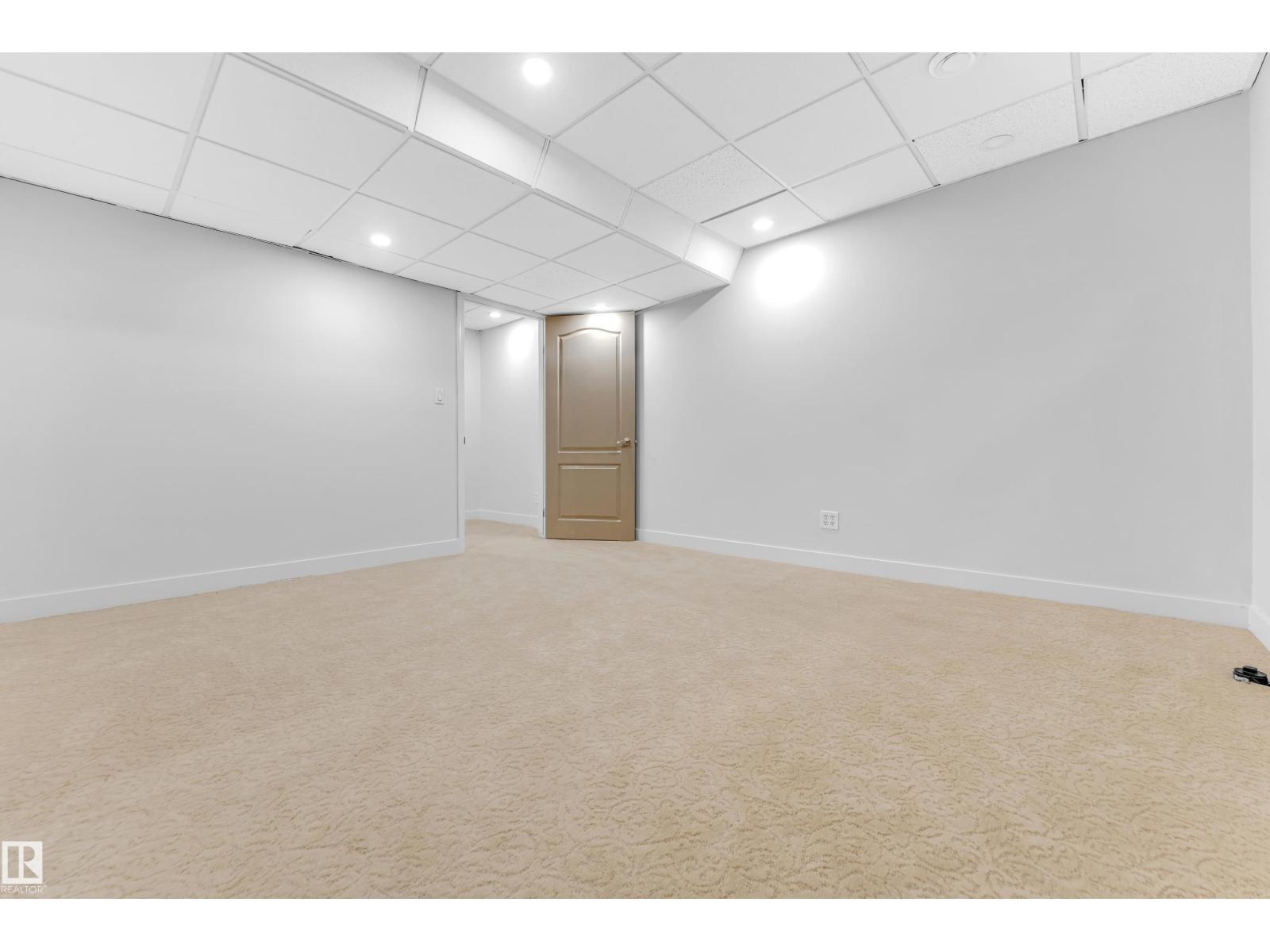 10621 175A Av Nw, Edmonton, AB - Indoor Photo Showing Other Room