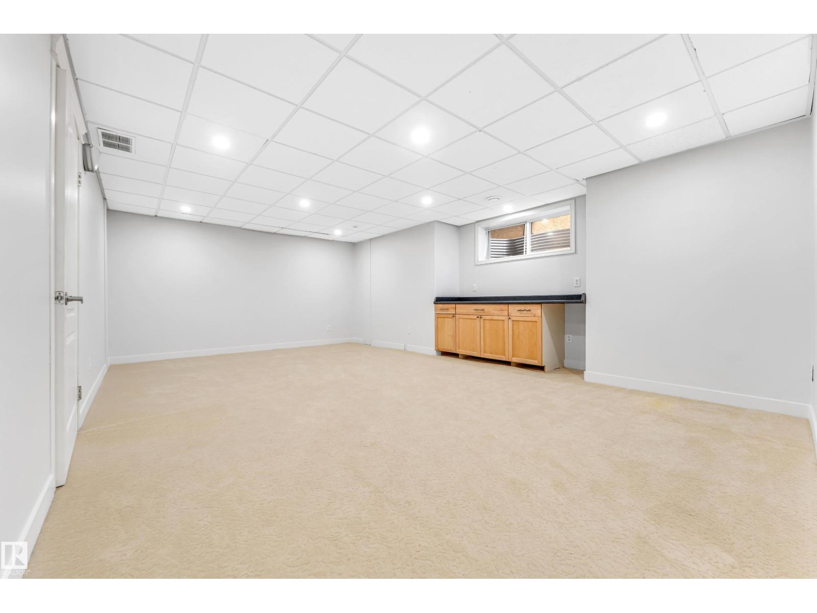 10621 175A Av Nw, Edmonton, AB - Indoor