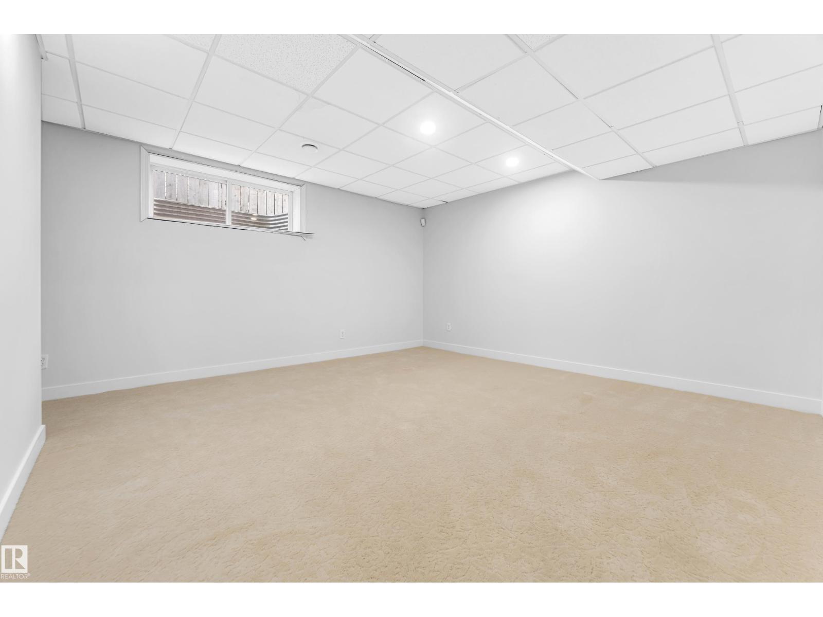 10621 175A Av Nw, Edmonton, AB - Indoor Photo Showing Other Room