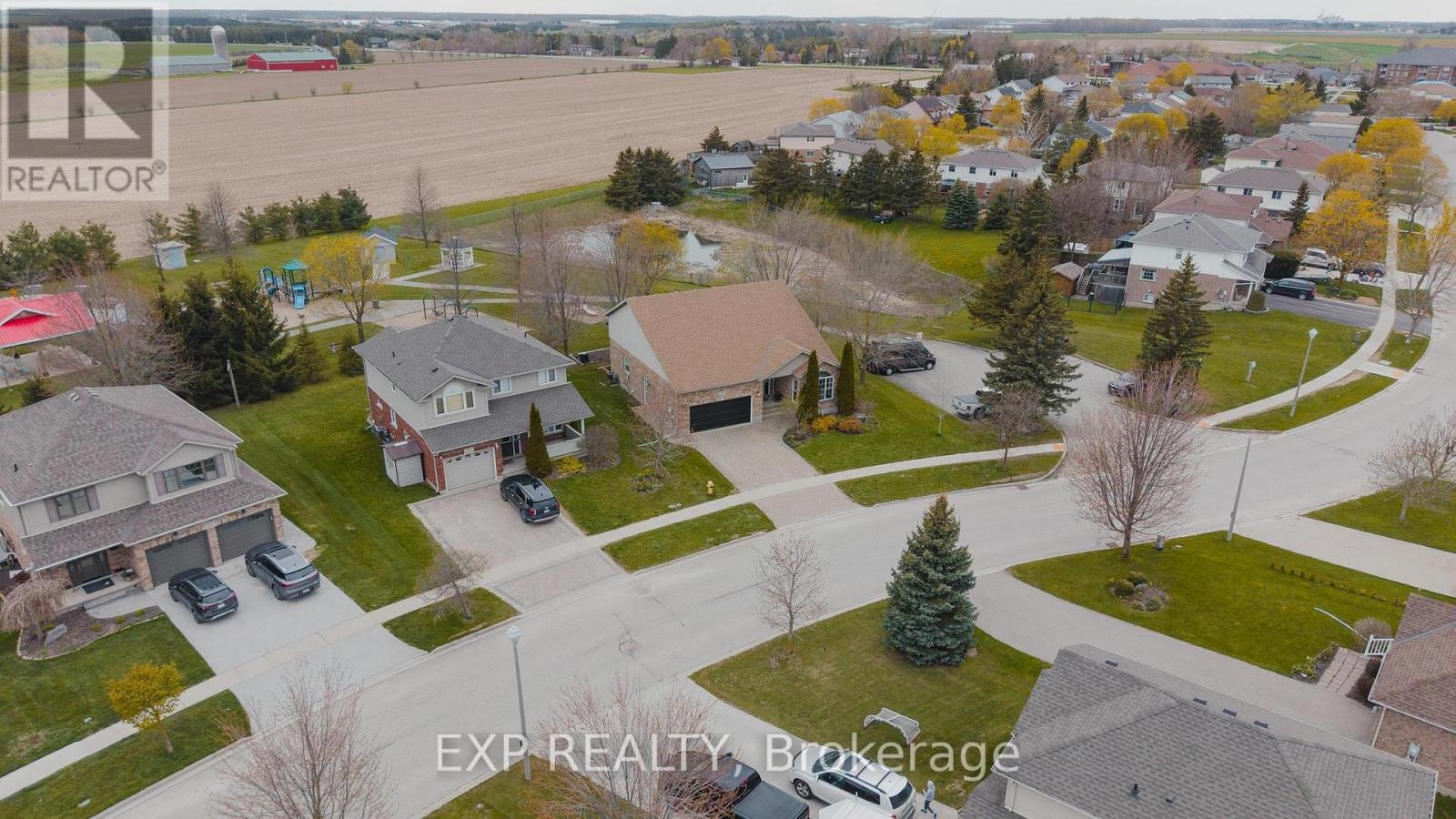 89 Andrews Drive, Mapleton, ON - Outdoor With View