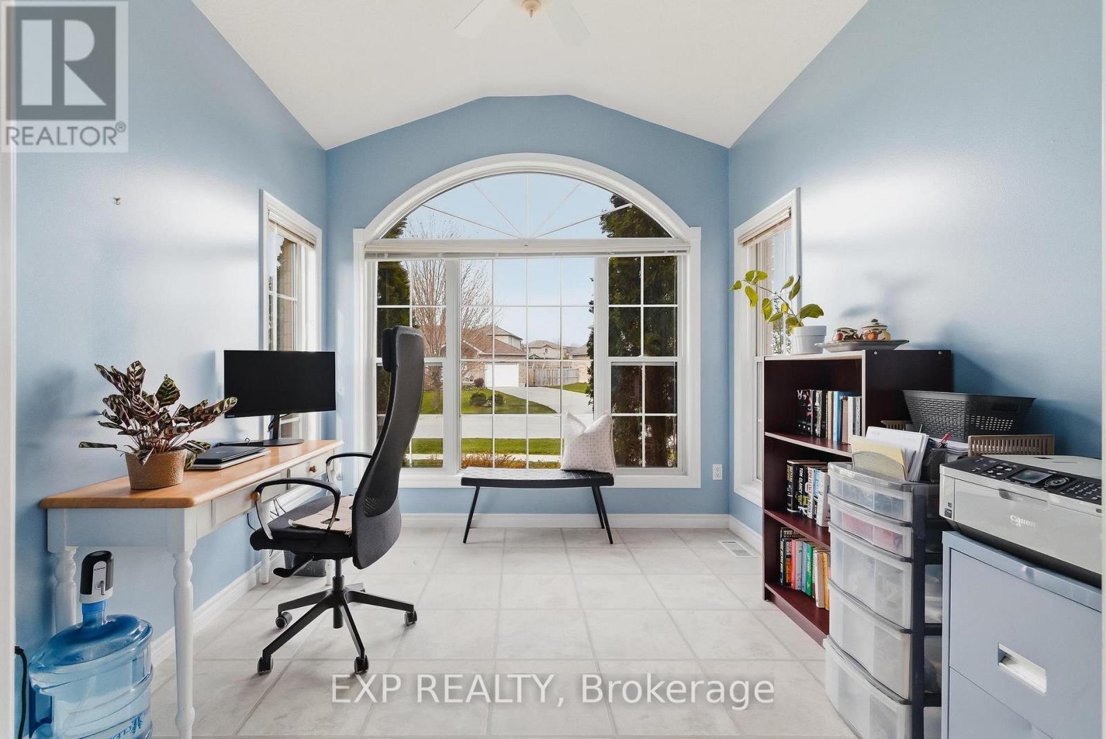 89 Andrews Drive, Mapleton, ON - Indoor Photo Showing Office