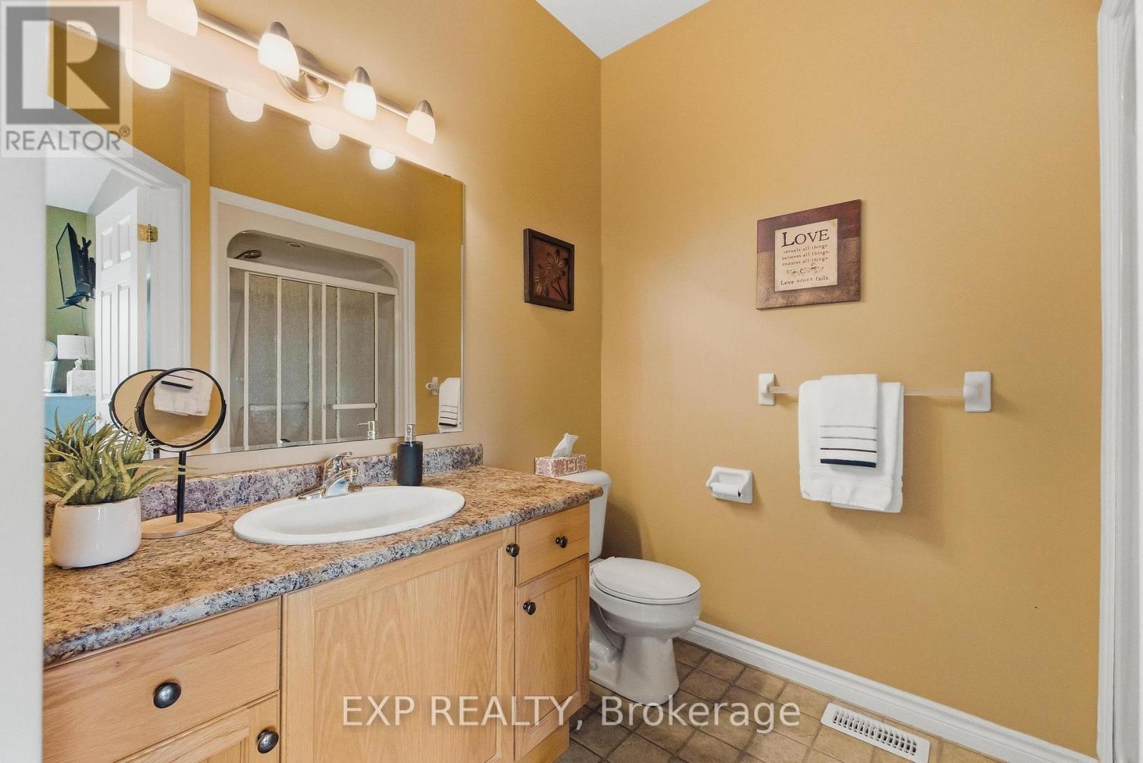 89 Andrews Drive, Mapleton, ON - Indoor Photo Showing Bathroom