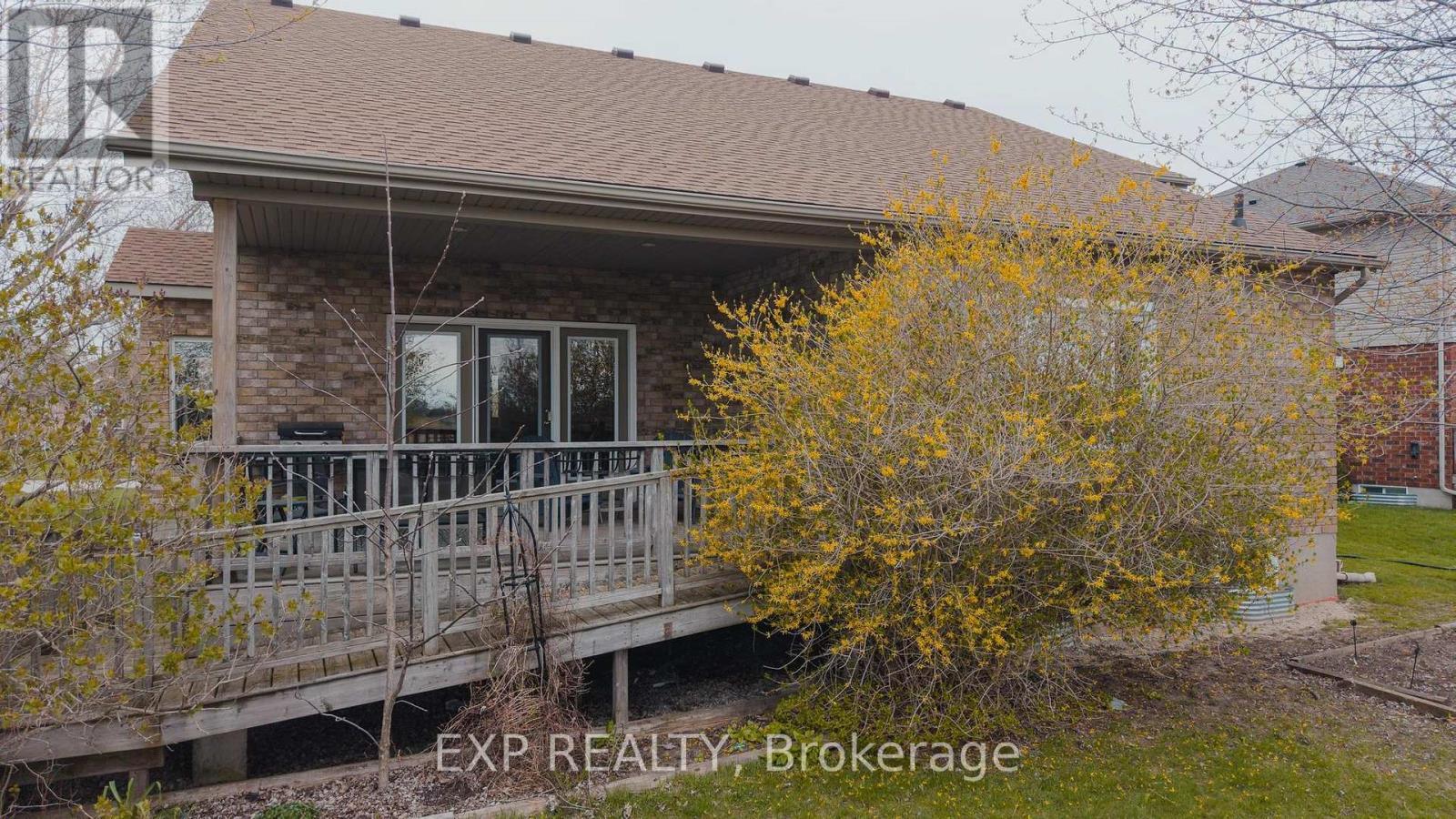 89 Andrews Drive, Mapleton, ON - Outdoor With Deck Patio Veranda