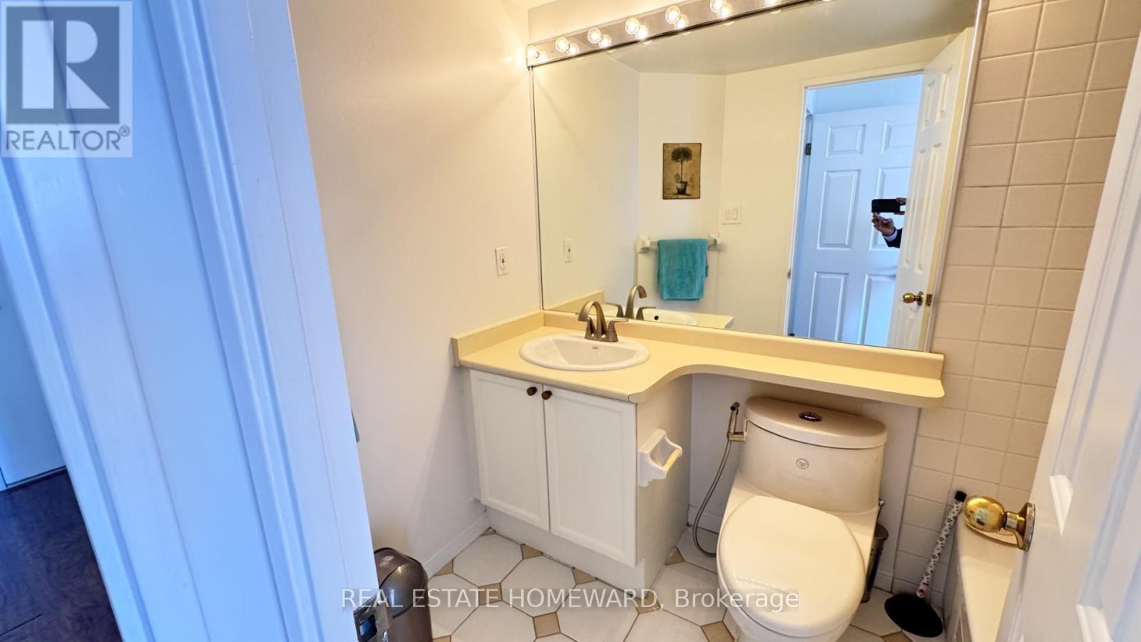 2nd WR - 2012 - 101 Subway Crescent, Toronto, ON - Indoor Photo Showing Bathroom