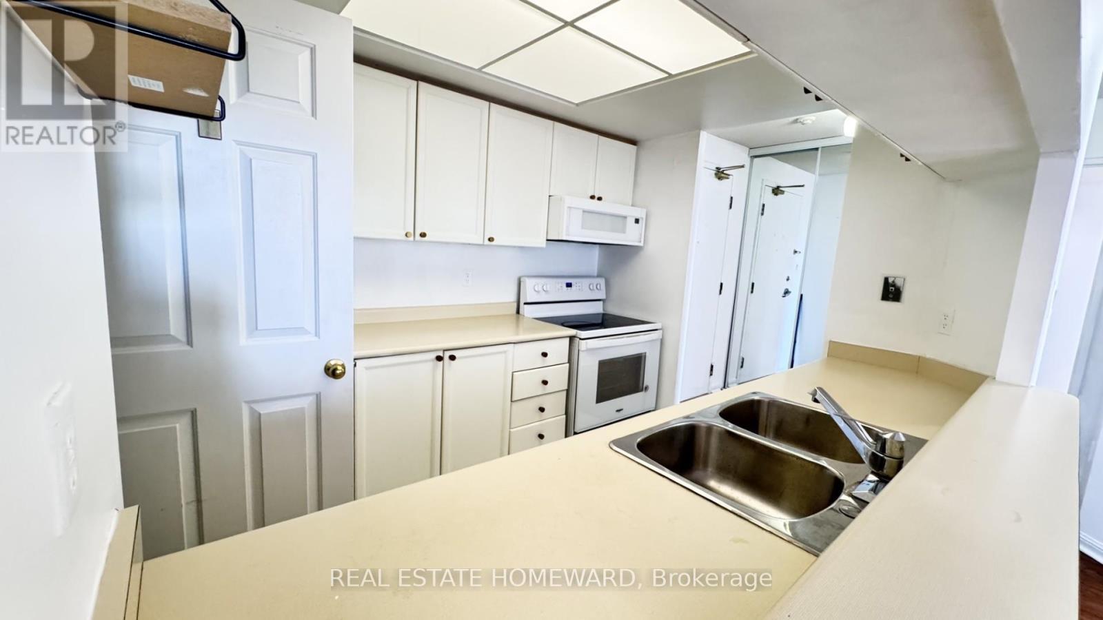 Kitchen - 2012 - 101 Subway Crescent, Toronto, ON - Indoor Photo Showing Kitchen With Double Sink