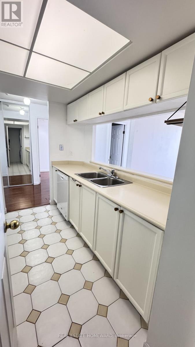 Kitchen - 2012 - 101 Subway Crescent, Toronto, ON - Indoor Photo Showing Kitchen With Double Sink