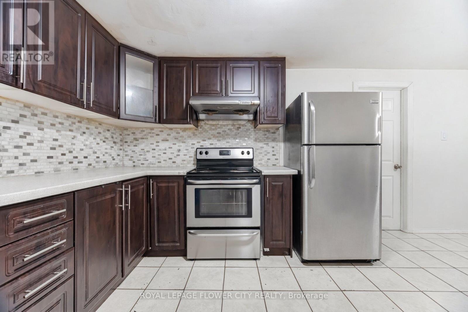 3027 Coral Drive, Mississauga, ON - Indoor Photo Showing Kitchen With Stainless Steel Kitchen