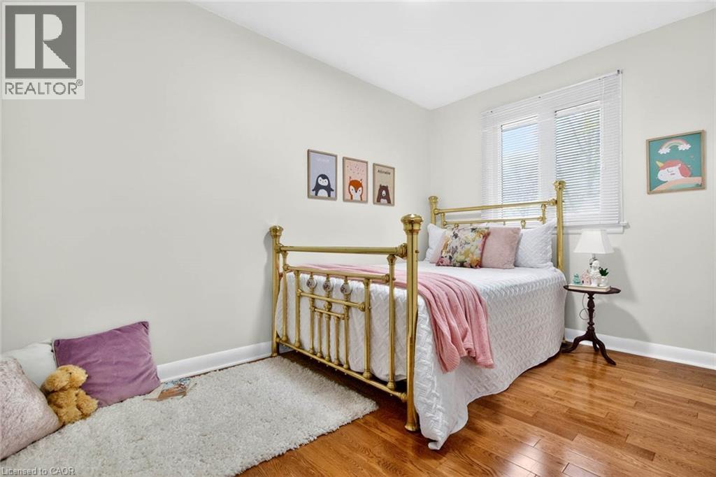 874 Francis Road, Burlington, ON - Indoor Photo Showing Bedroom