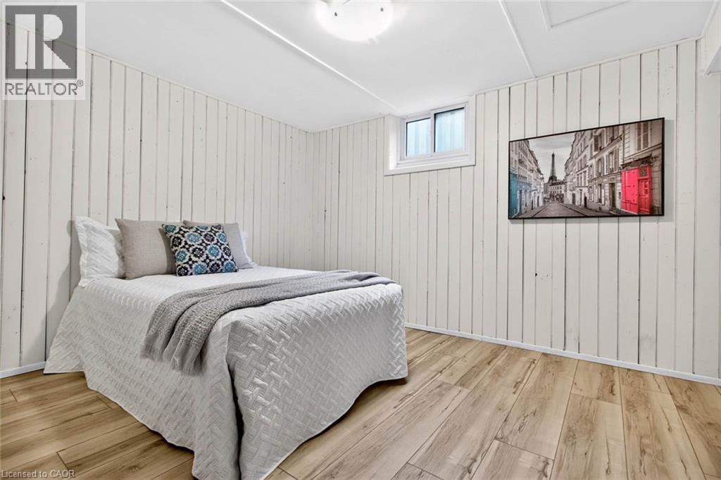 874 Francis Road, Burlington, ON - Indoor Photo Showing Bedroom