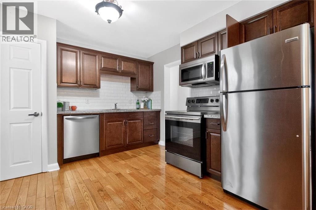 874 Francis Road, Burlington, ON - Indoor Photo Showing Kitchen