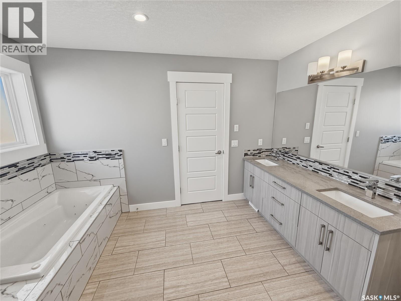 637 Douglas Drive, Swift Current, SK - Indoor Photo Showing Bathroom