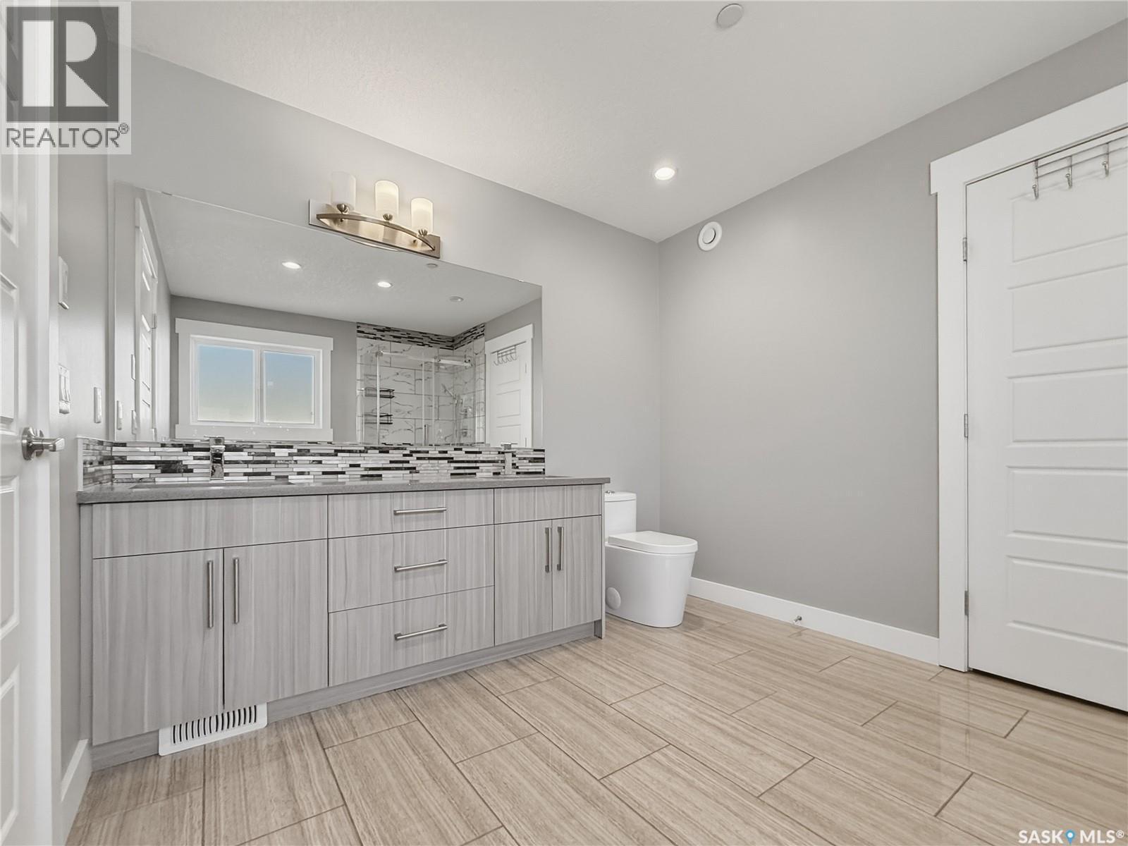 637 Douglas Drive, Swift Current, SK - Indoor Photo Showing Bathroom