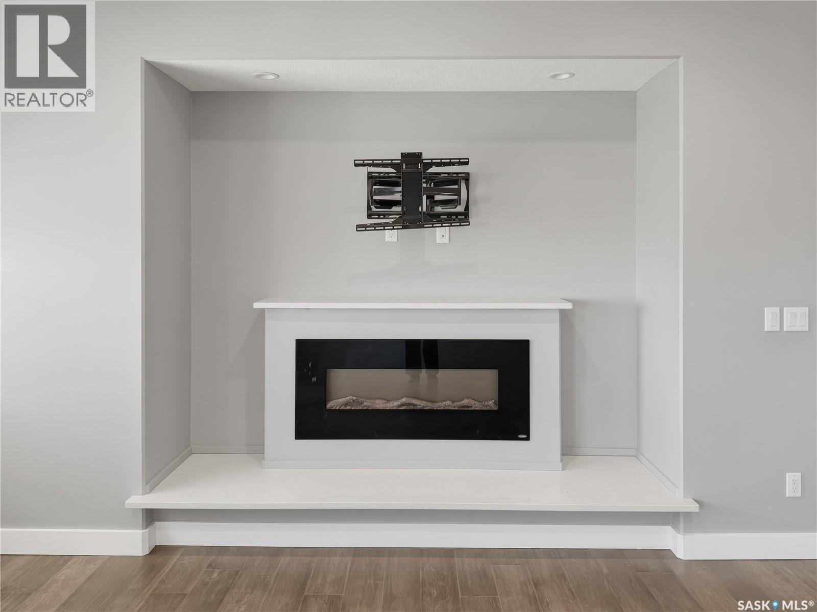 637 Douglas Drive, Swift Current, SK - Indoor Photo Showing Living Room With Fireplace