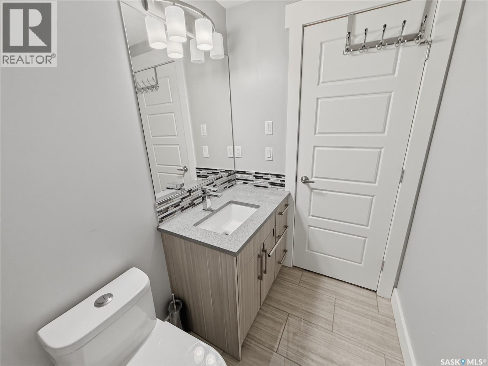 637 Douglas Drive, Swift Current, SK - Indoor Photo Showing Bathroom