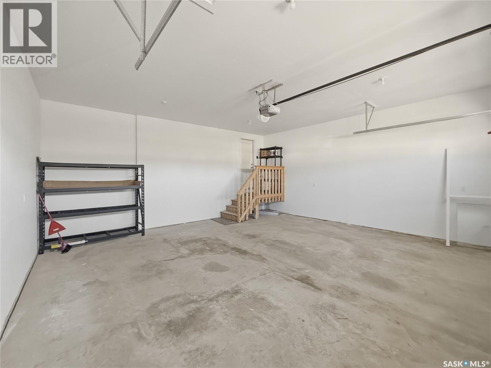 637 Douglas Drive, Swift Current, SK - Indoor Photo Showing Garage