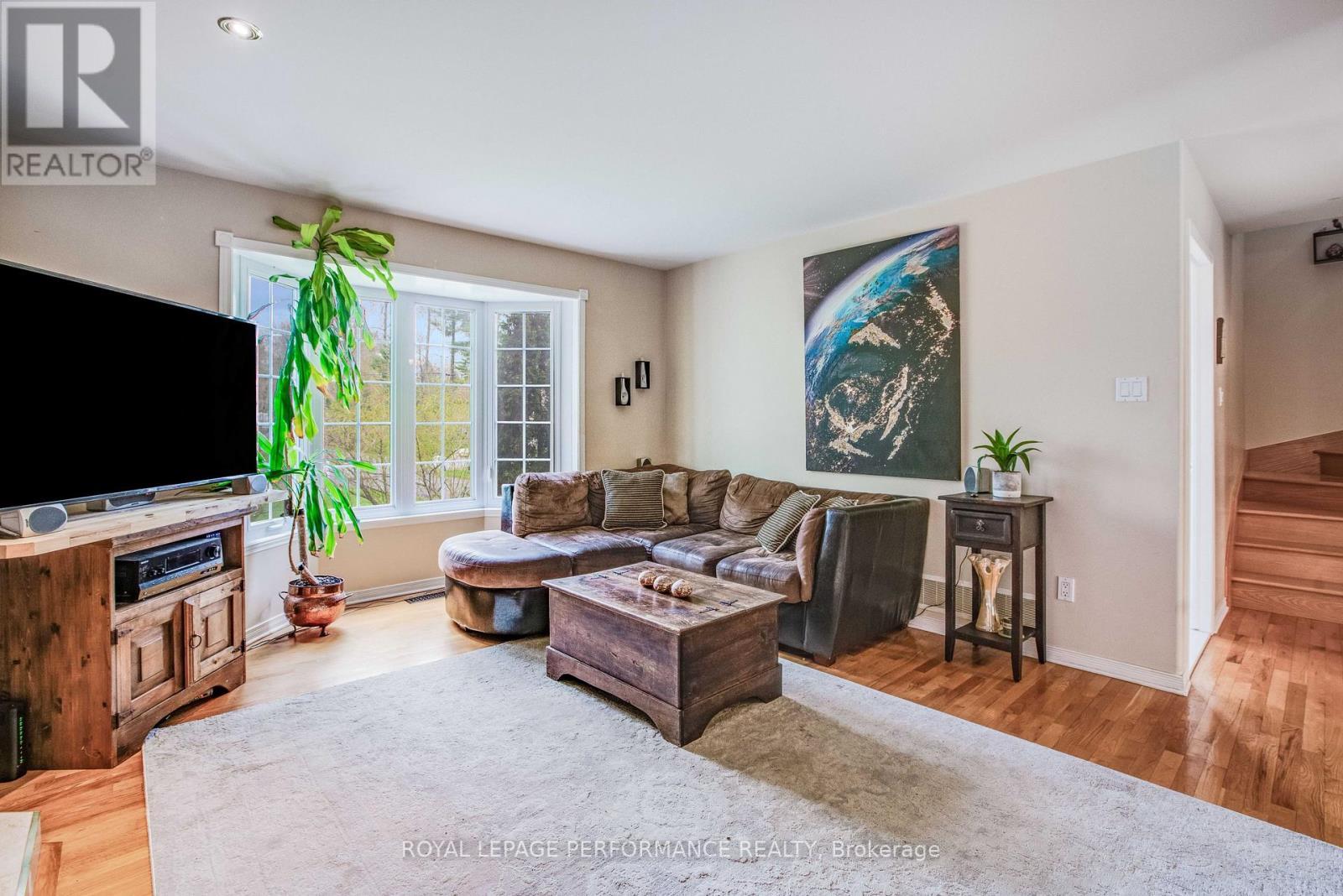 531 Du Bercail Road, Champlain, ON - Indoor Photo Showing Living Room