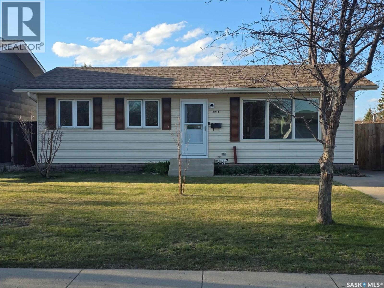 3918 Centennial Drive, Saskatoon, SK - Outdoor