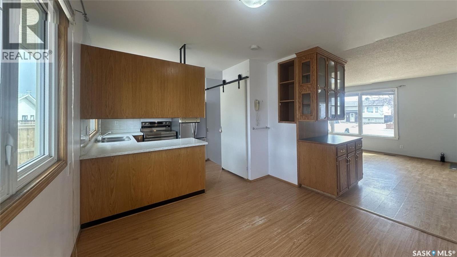 3918 Centennial Drive, Saskatoon, SK - Indoor Photo Showing Kitchen