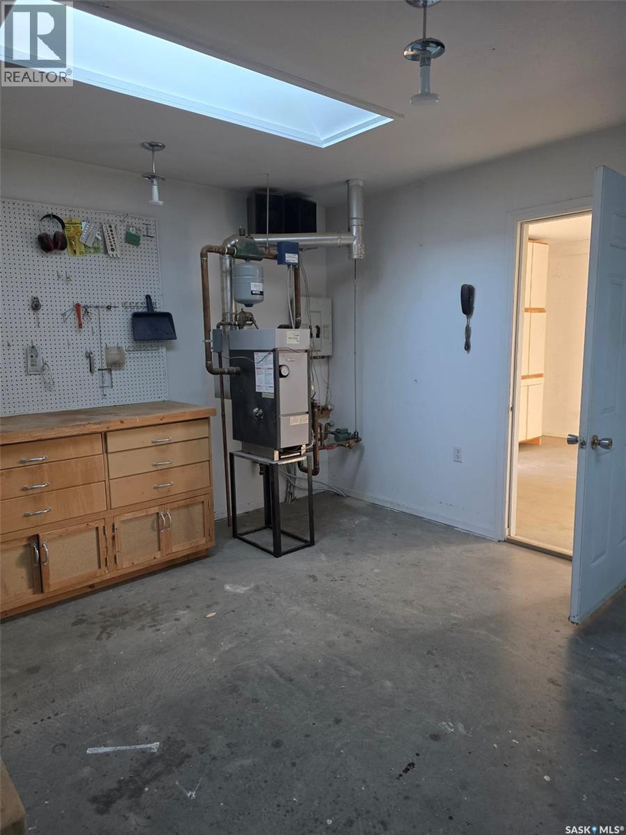 3918 Centennial Drive, Saskatoon, SK - Indoor Photo Showing Garage