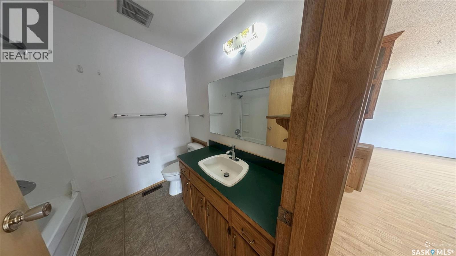 3918 Centennial Drive, Saskatoon, SK - Indoor Photo Showing Bathroom