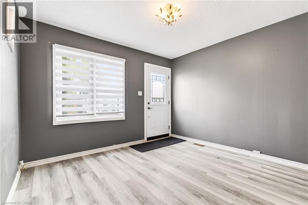 14 Cambridge Avenue, Hamilton, ON - Indoor Photo Showing Other Room