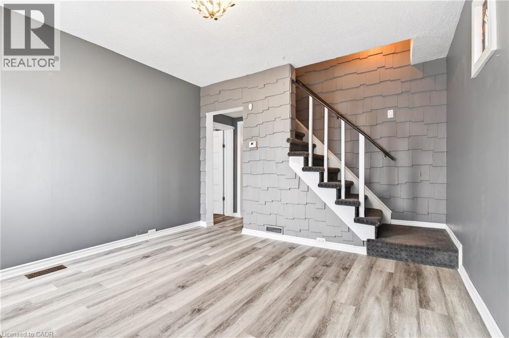 14 Cambridge Avenue, Hamilton, ON - Indoor Photo Showing Other Room