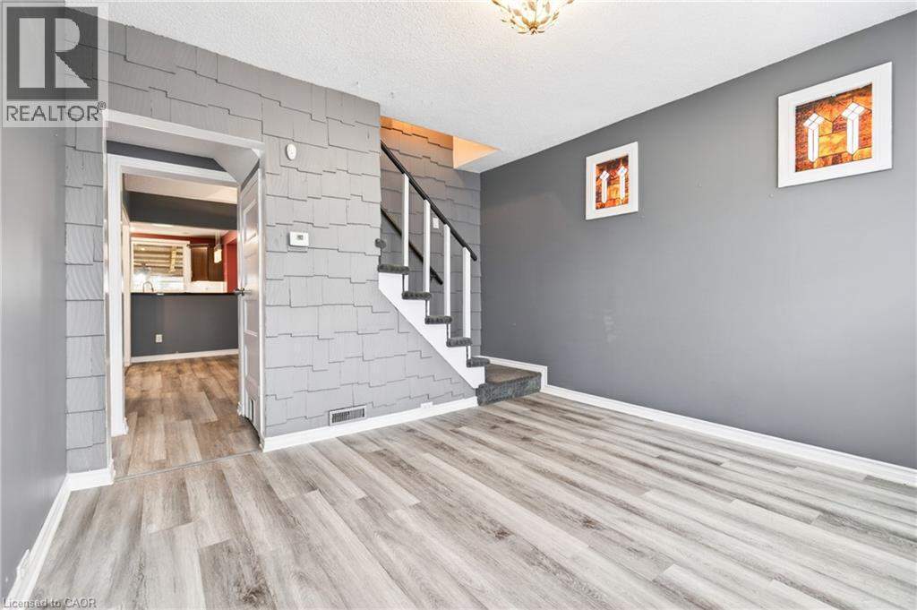14 Cambridge Avenue, Hamilton, ON - Indoor Photo Showing Other Room