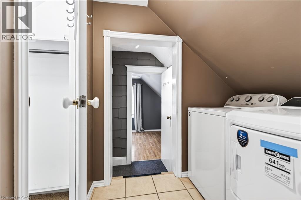 14 Cambridge Avenue, Hamilton, ON - Indoor Photo Showing Laundry Room