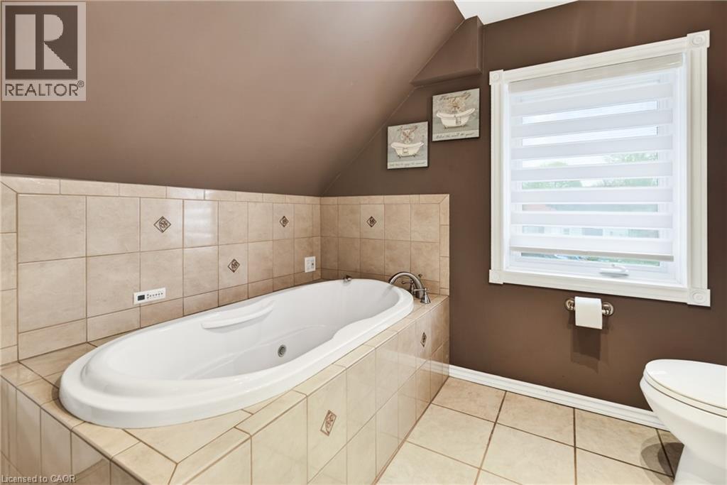 14 Cambridge Avenue, Hamilton, ON - Indoor Photo Showing Bathroom
