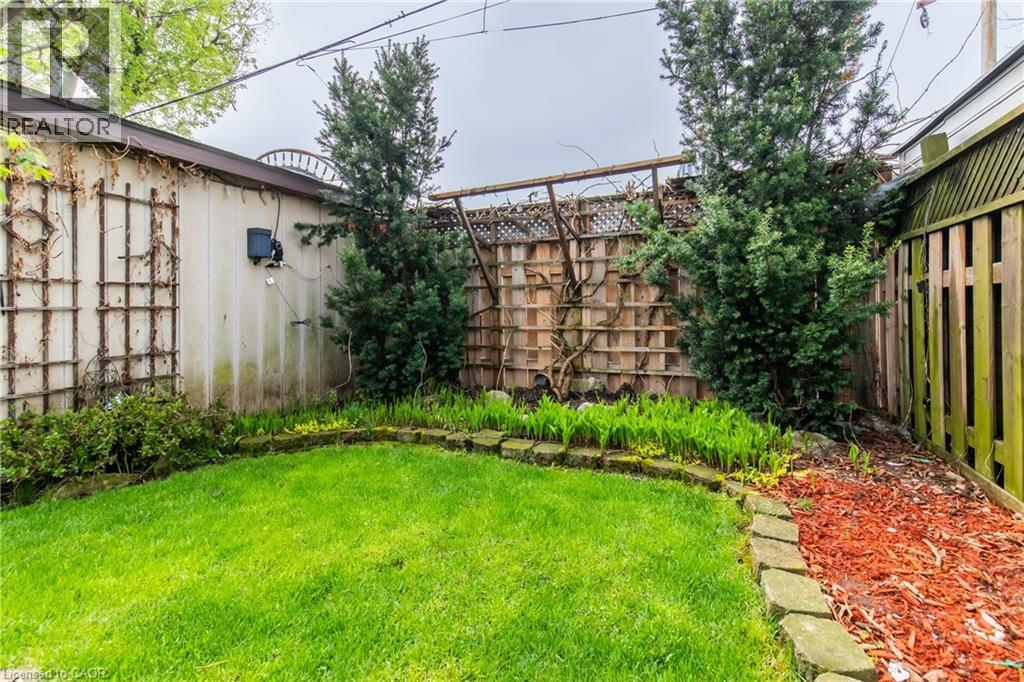 14 Cambridge Avenue, Hamilton, ON - Outdoor