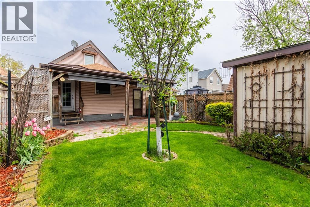 14 Cambridge Avenue, Hamilton, ON - Outdoor