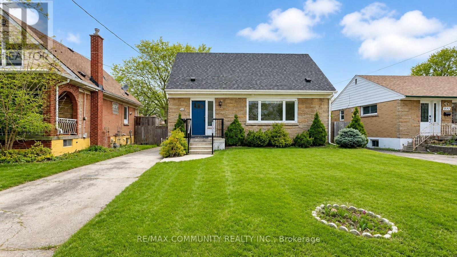 386 Whitney Avenue, Hamilton, ON - Outdoor With Facade