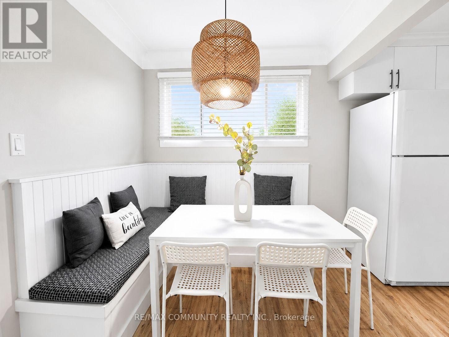 386 Whitney Avenue, Hamilton, ON - Indoor Photo Showing Dining Room