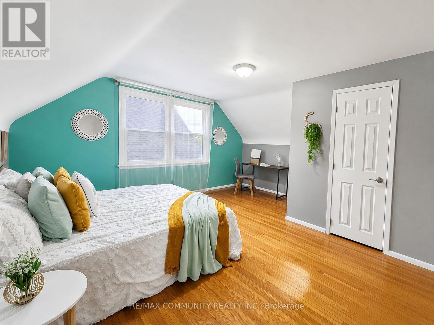 386 Whitney Avenue, Hamilton, ON - Indoor Photo Showing Bedroom
