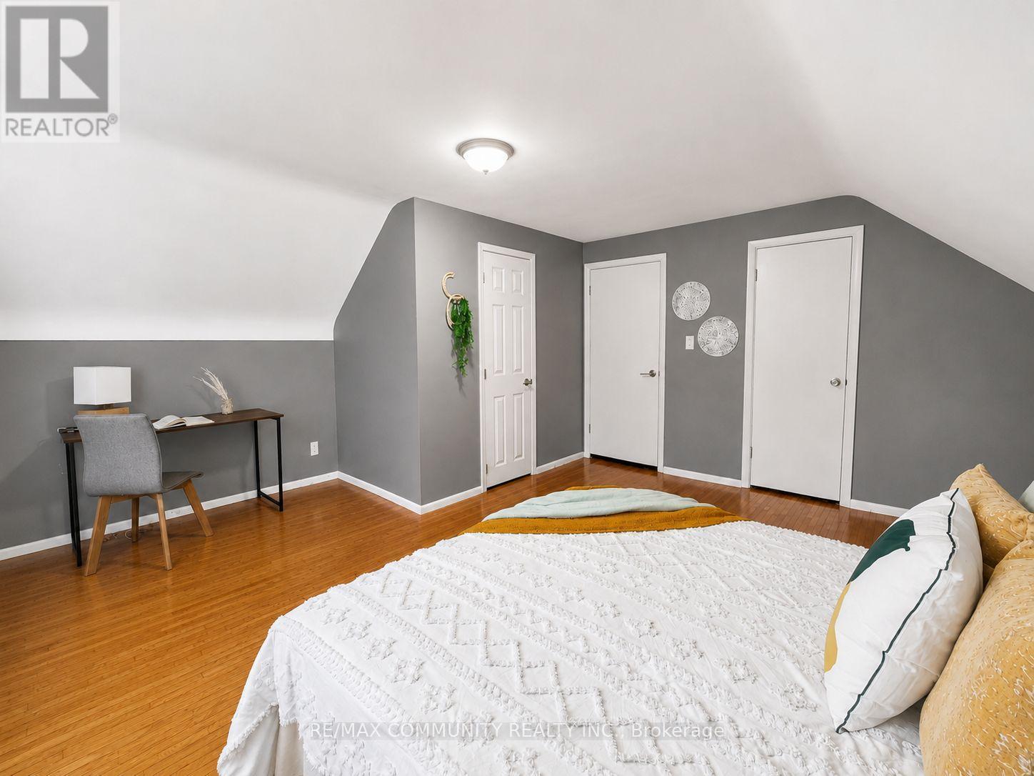 386 Whitney Avenue, Hamilton, ON - Indoor Photo Showing Bedroom