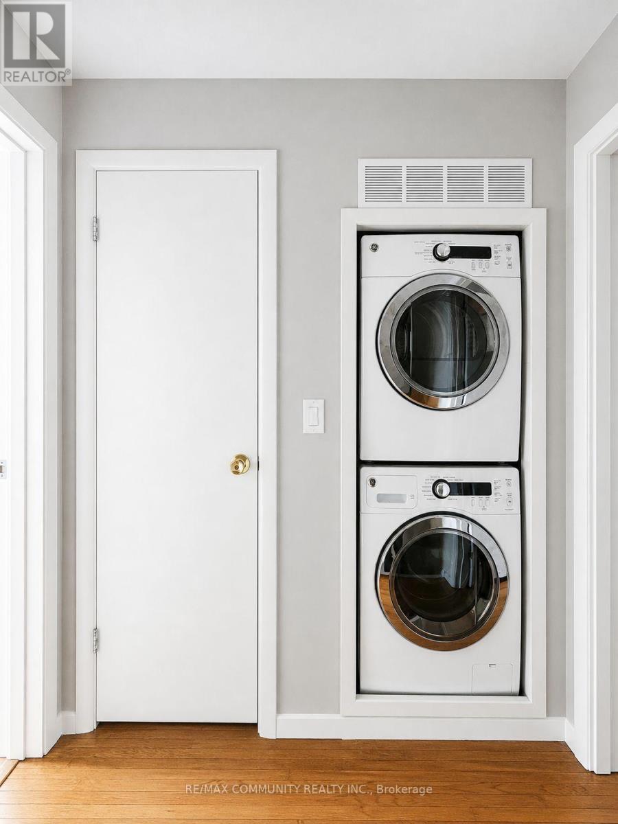 386 Whitney Avenue, Hamilton, ON - Indoor Photo Showing Laundry Room