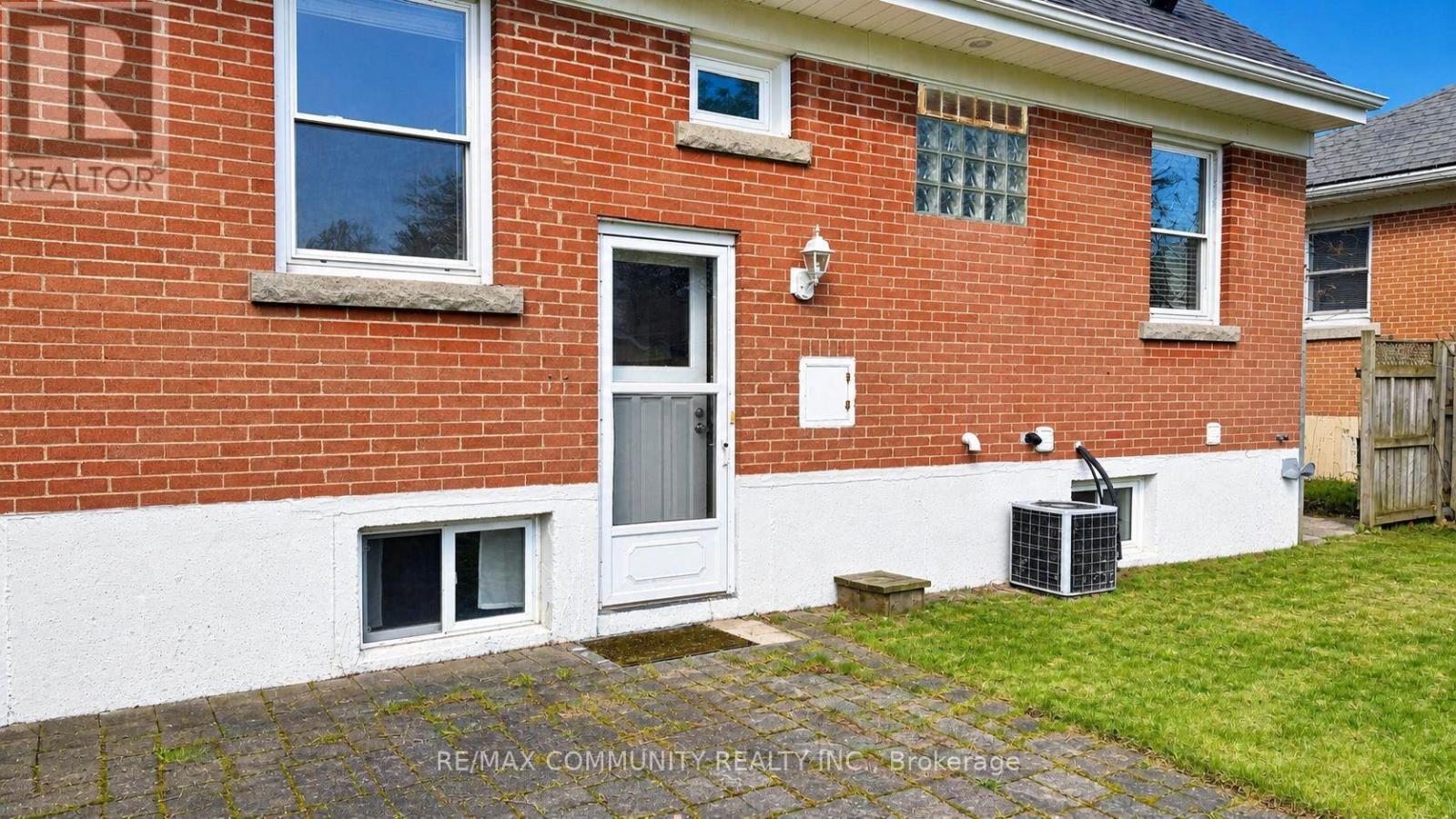 386 Whitney Avenue, Hamilton, ON - Outdoor With Exterior