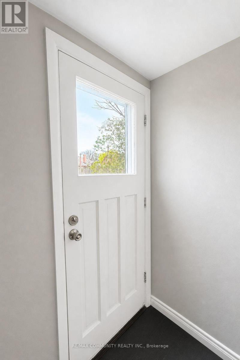 386 Whitney Avenue, Hamilton, ON - Indoor Photo Showing Other Room