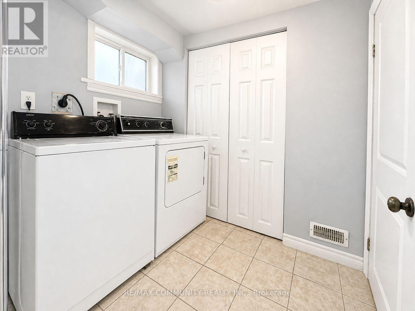 386 Whitney Avenue, Hamilton, ON - Indoor Photo Showing Laundry Room