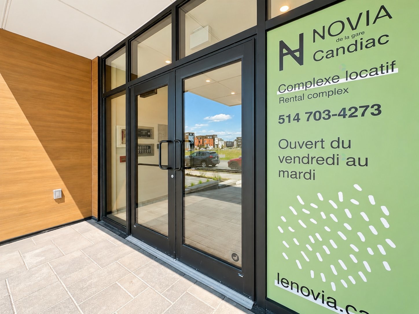 Mud Room - 702-125 Rue Des Marronniers, Candiac, QC - Outdoor