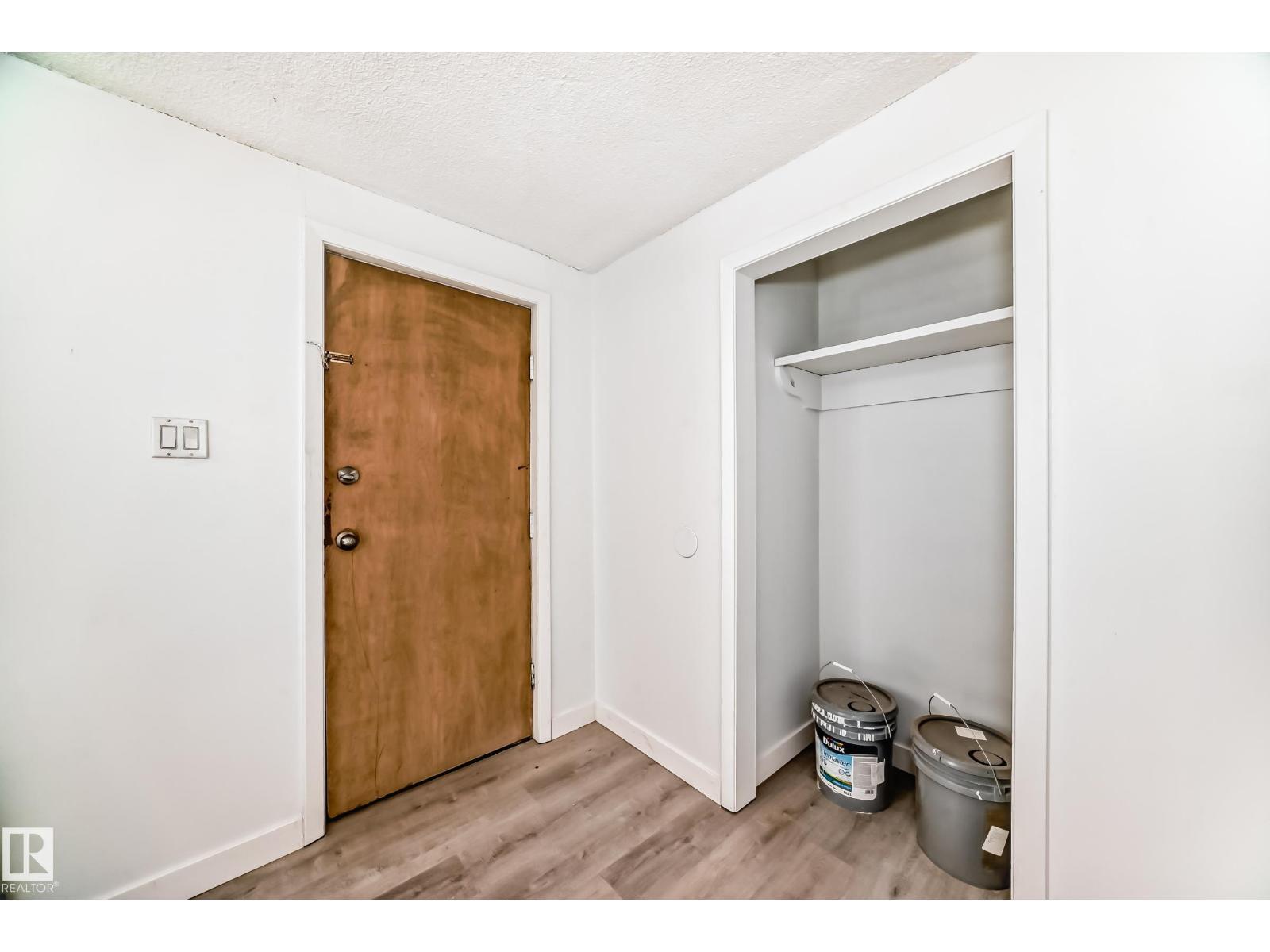12825 102 St Nw, Edmonton, AB - Indoor