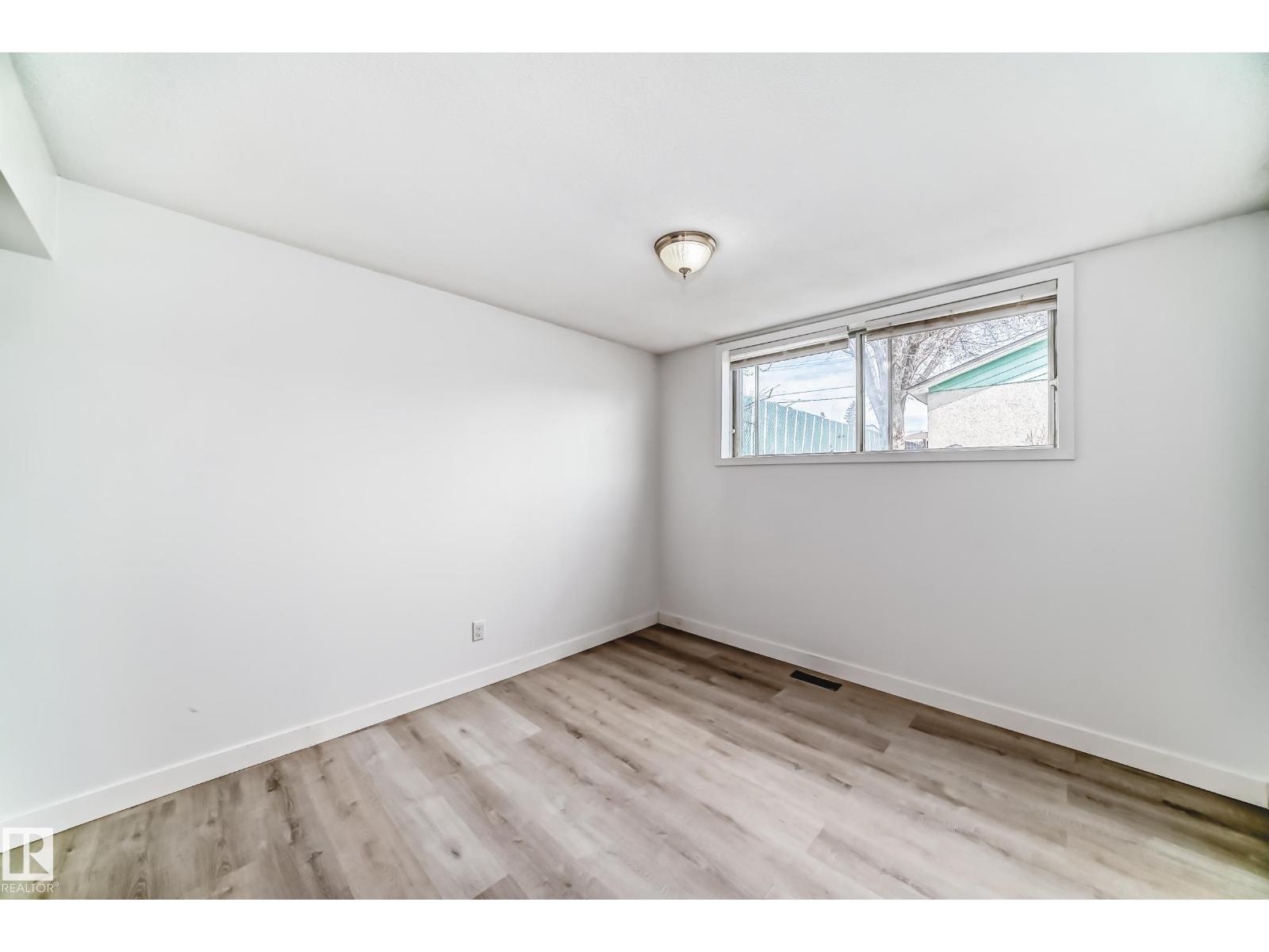 12825 102 St Nw, Edmonton, AB - Indoor Photo Showing Other Room