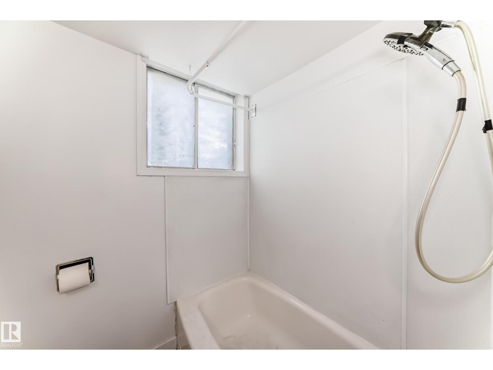 12825 102 St Nw, Edmonton, AB - Indoor Photo Showing Bathroom